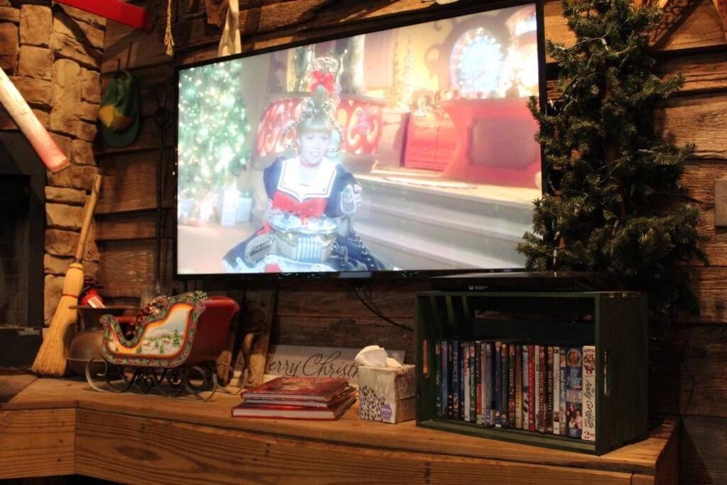 Rural Life On A Real Christmas Tree Farm! Hallmark Experience! 欧扎克 外观 照片