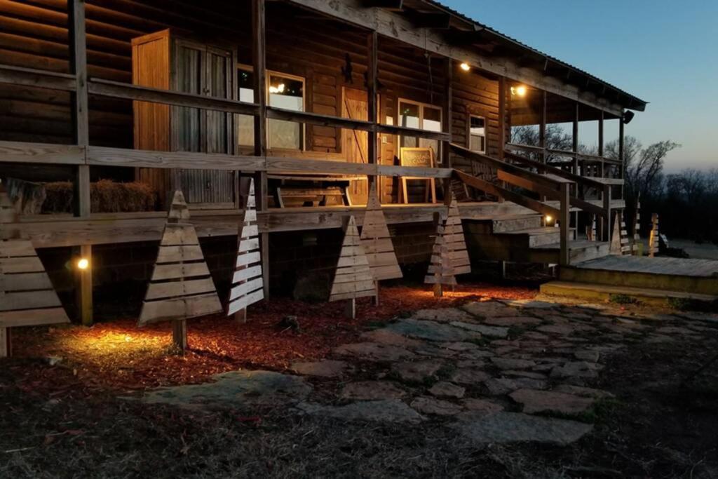 Rural Life On A Real Christmas Tree Farm! Hallmark Experience! 欧扎克 外观 照片