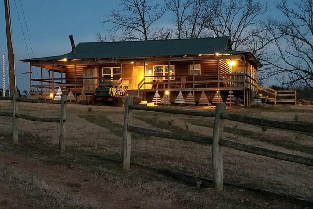 Rural Life On A Real Christmas Tree Farm! Hallmark Experience! 欧扎克 外观 照片